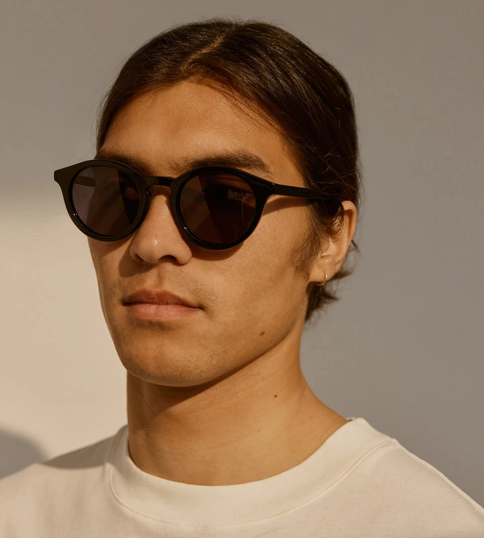 Assembly Label | Round Sunglasses | Frame 06