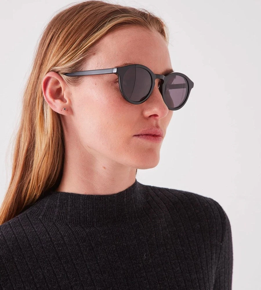 Assembly Label | Round Sunglasses | Frame 06