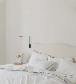 Cultiver | Linen Pillowcase Pair | White / Navy Piped