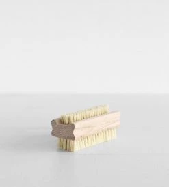 Dishy Homewares Nail Brush In Beechwood With Tampico Bristle