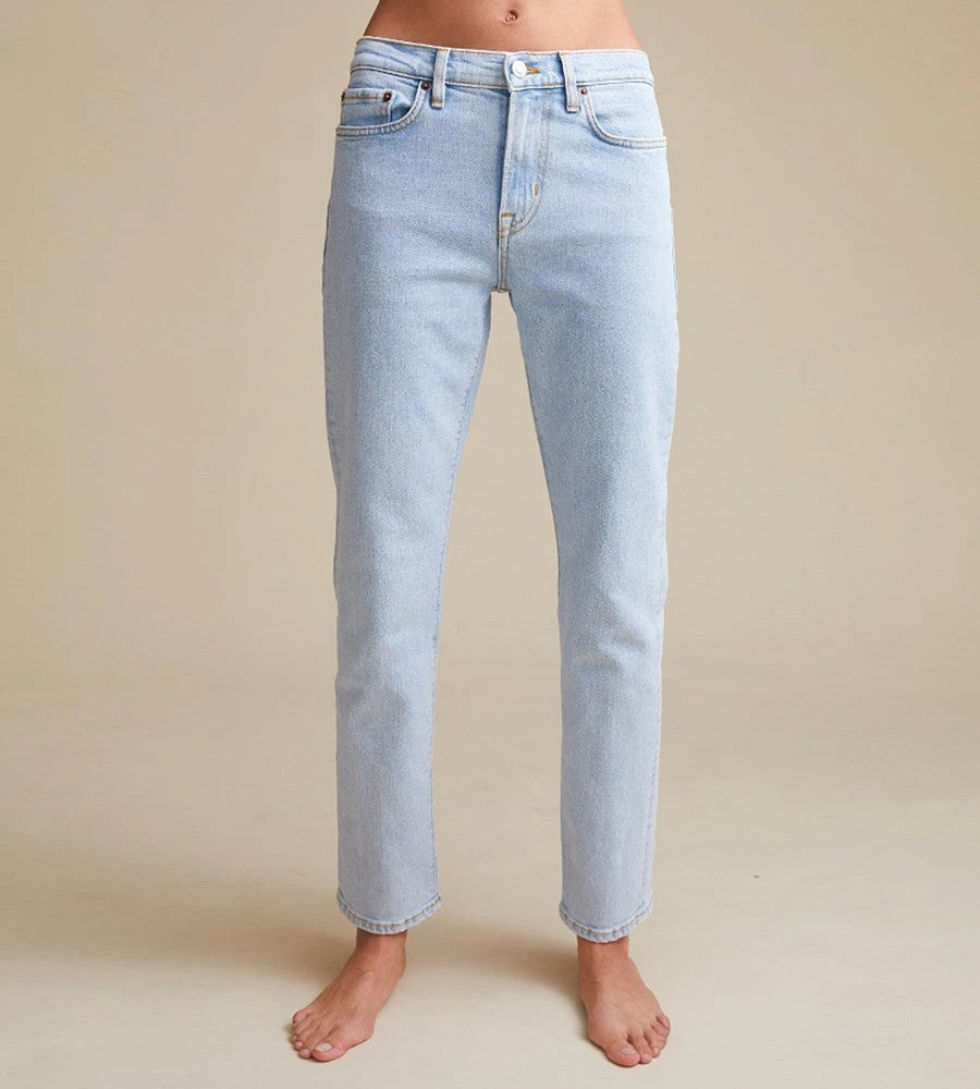 Fashion + Beauty Jeanerica | Women's Classic 5-Pocket Jeans | Super Light Vintage