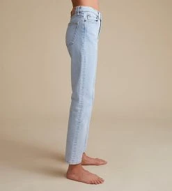 Fashion + Beauty Jeanerica | Women's Classic 5-Pocket Jeans | Super Light Vintage