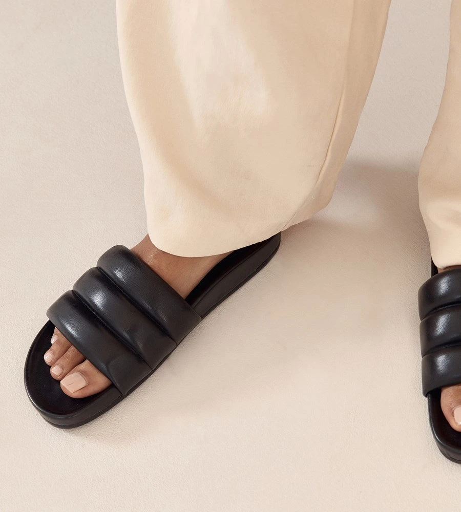 La Tribe | Resort Slide | Black