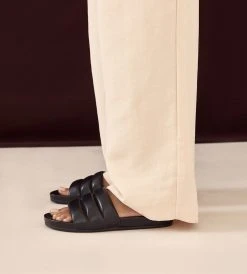 La Tribe | Resort Slide | Black