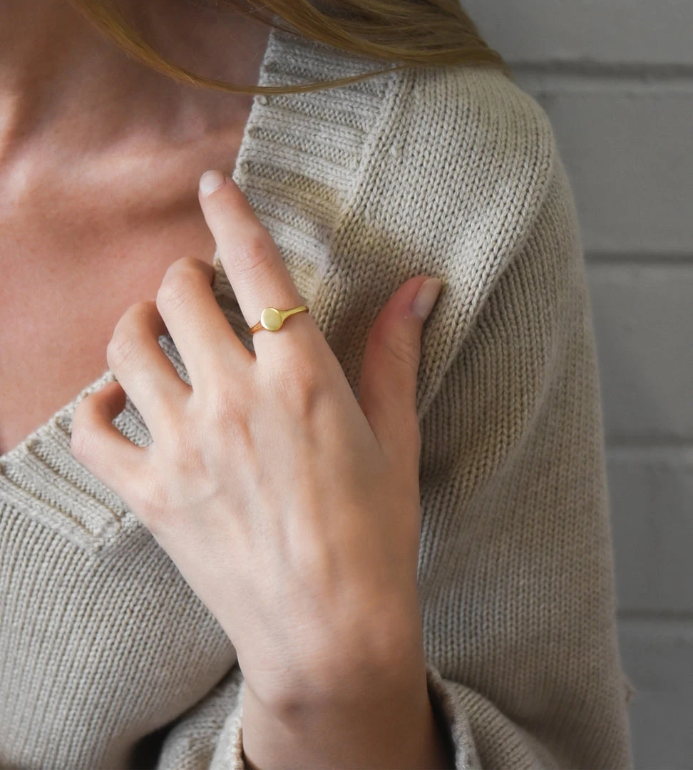 Mimi Et Toi | Little Oval Ring | Gold Fashion + Beauty
