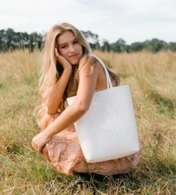 Fashion + Beauty Mimmi Terra | Eco Shopper | Coconut