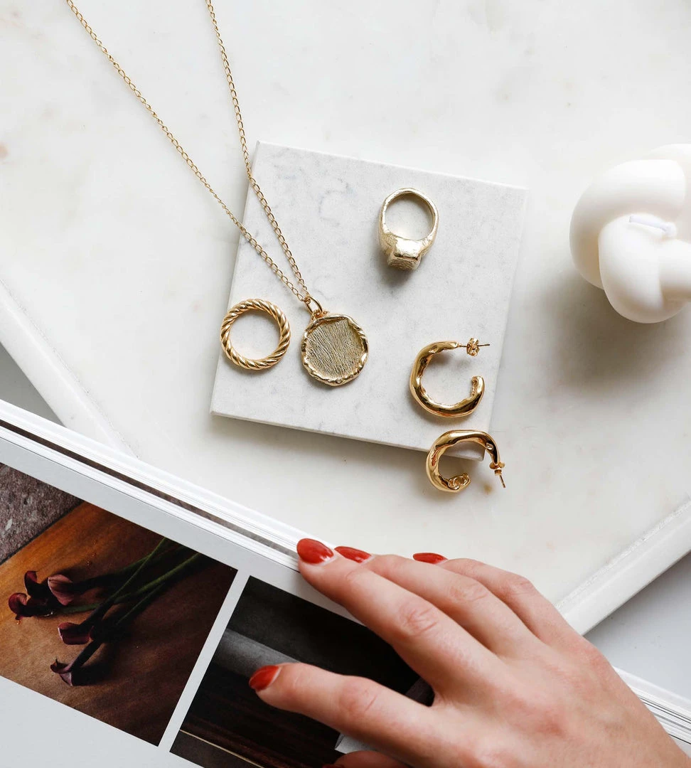 Released From Love | Classic Signet Ring 001 | Gold Vermeil Fashion + Beauty