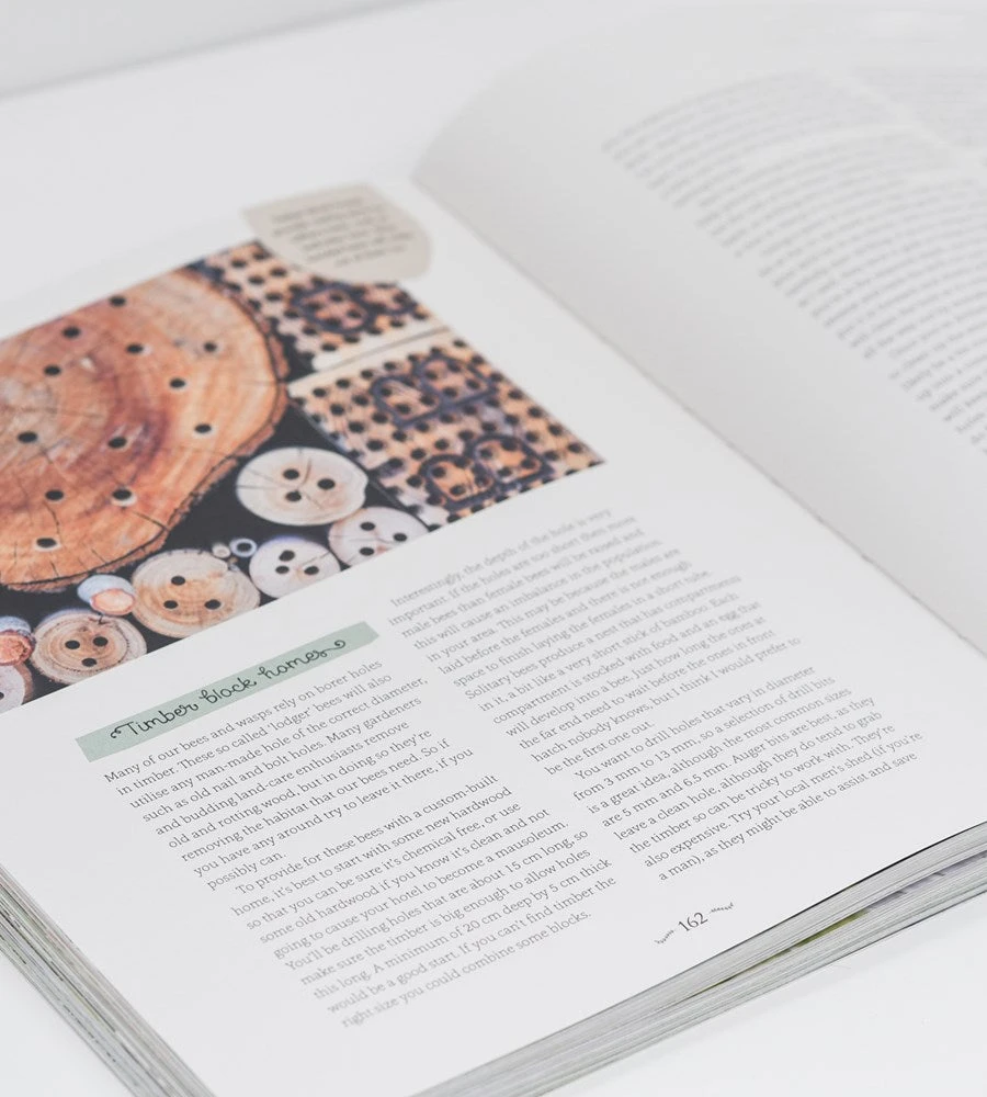 Publishers Distribution Ltd The Bee Friendly Garden | By Doug Purdie