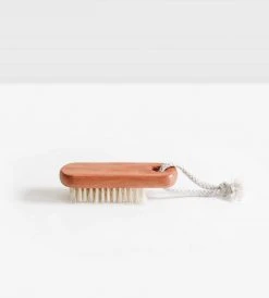 Saison Verona Nail Brush With Rope